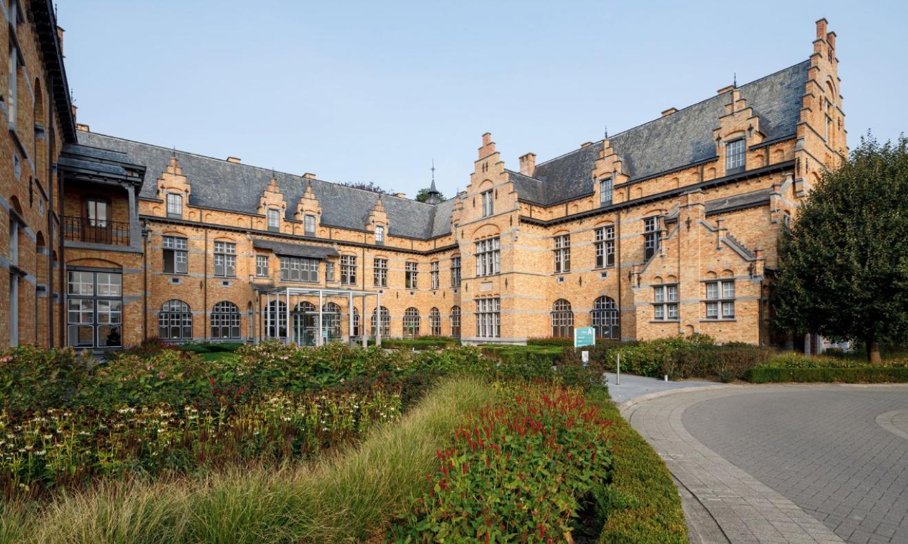 Sint-Jan psychiatrisch ziekenhuis Eeklo ingang gebouw
